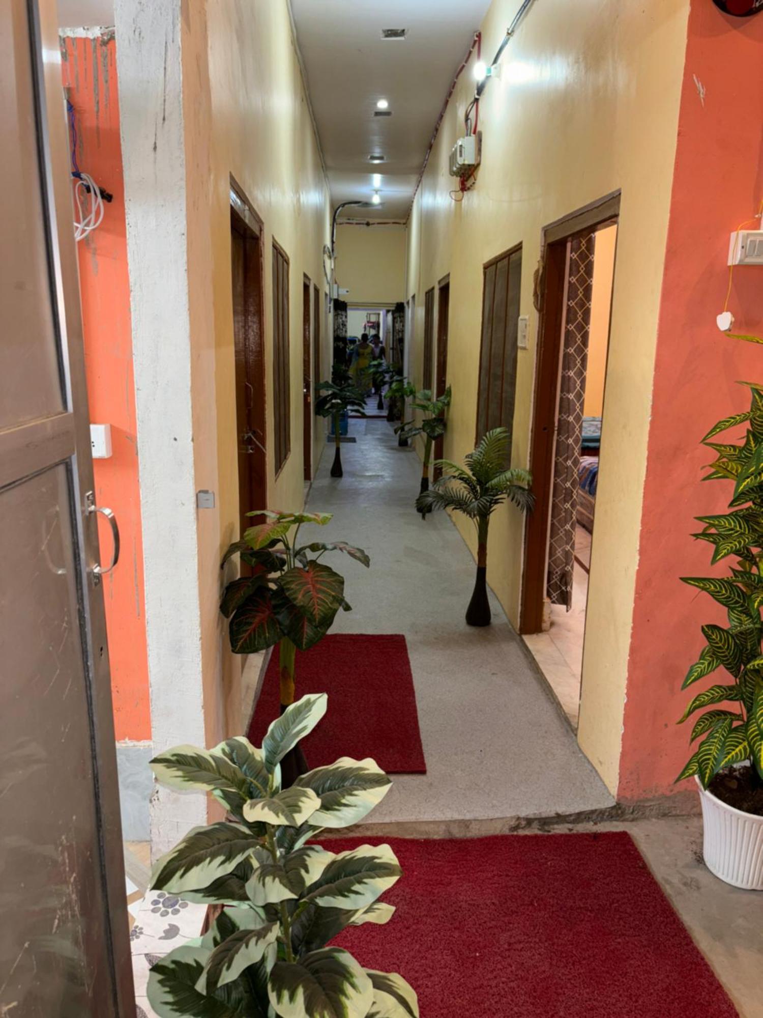 Shakuntala Guest House Ayodhya エクステリア 写真
